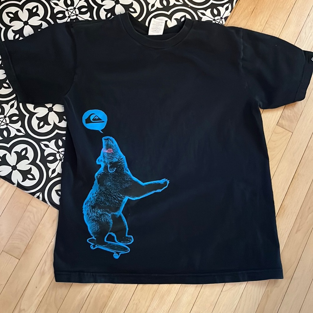 Quiksilver Boy Graphic Tee, size Large, great used condition